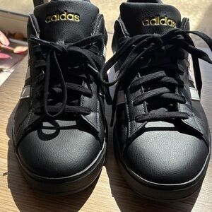 ✨ Adidas Cloudfoam Sneakers – Black/Gold – Size 11 – Excellent Condition ✨